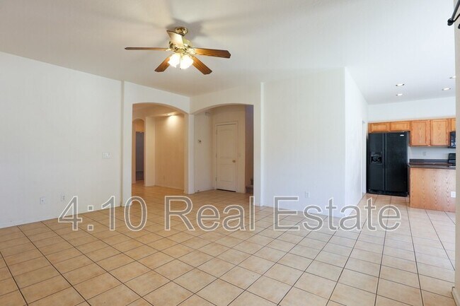 Building Photo - 2644 E Chester Dr