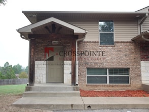 Building Photo - 2 Bed 1.5 Bath Townhome in Lindale!