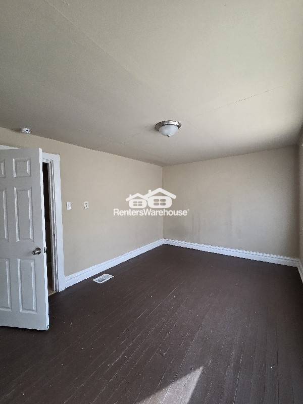 Building Photo - 8711 Alva Ave