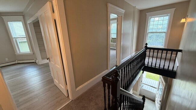 Building Photo - Charming 2-Bedroom w/ Office Apartment in ...