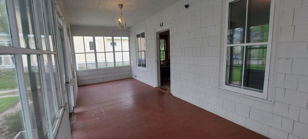 Three Season Porch - 4236 Washburn Ave S