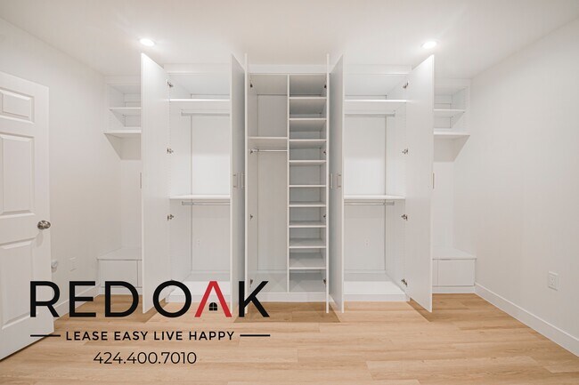 Building Photo - 6738 Independence Ave