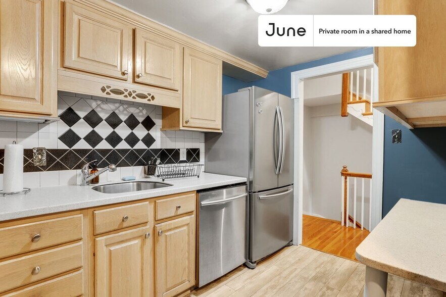 Building Photo - Room in Shared 7 bed/4 bath home