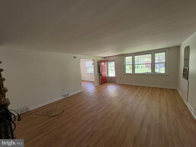 Building Photo - 2515 Woodleigh Rd