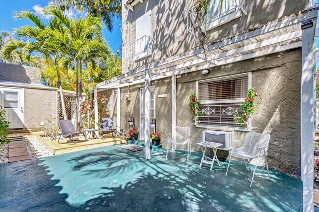 Building Photo - 2800 Broadway