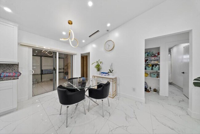 Building Photo - 849 Camellia Dr