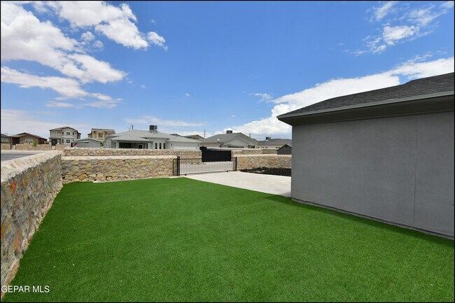 Building Photo - 14901 Tierra Isaiah Ave
