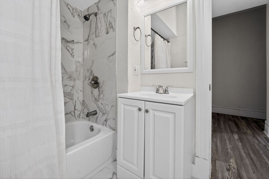 Building Photo - 2918 Sidney St