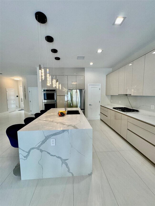 Building Photo - 4915 Whispering Way