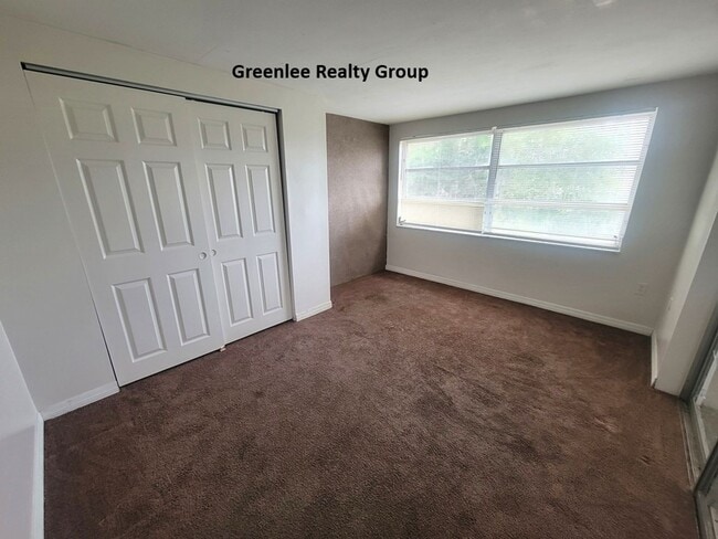 Building Photo - Spacious 3 bed, 2 bath home with fenced yard, screened porch, and oversized garage just minutes f...