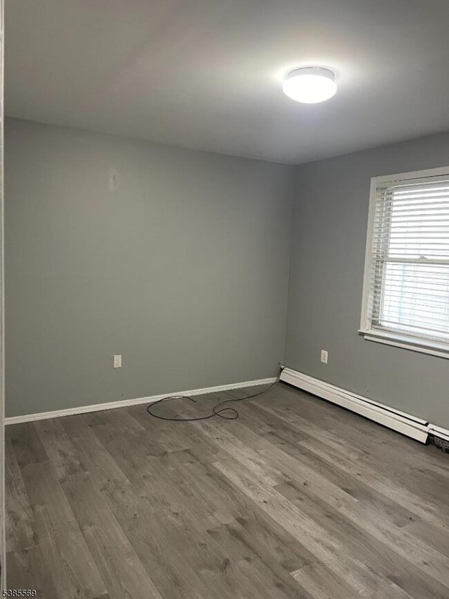 Building Photo - 644 Trumbull St