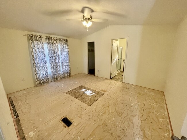 Building Photo - 129 Bonanza Dr