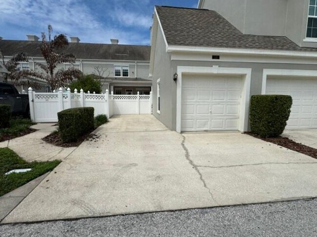Building Photo - 4 Bedroom fully renovated Townhome in the Main Village of Celebration