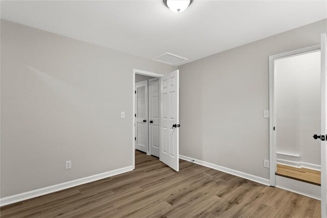 Building Photo - 2580 Waterford Park Dr