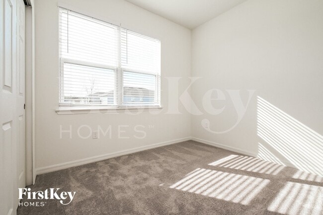 Building Photo - 564 Crown Rose Dr