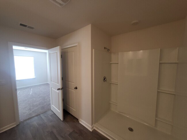 Building Photo - 5 bedroom/3 bath home in Aynor - 1/2 Off R...