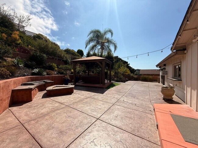 Building Photo - Charming 4BR San Diego Home with Front Dec...