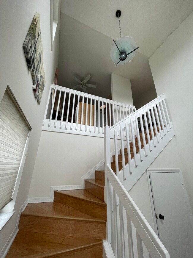 Building Photo - 10910 Lakemore Ln
