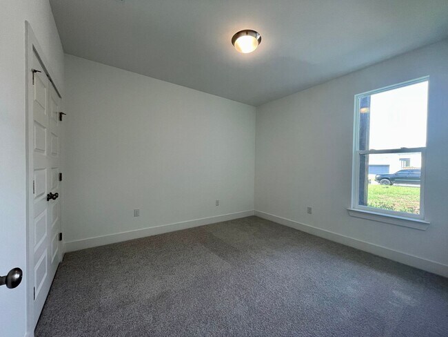 Building Photo - 9674 Brookfield Ave
