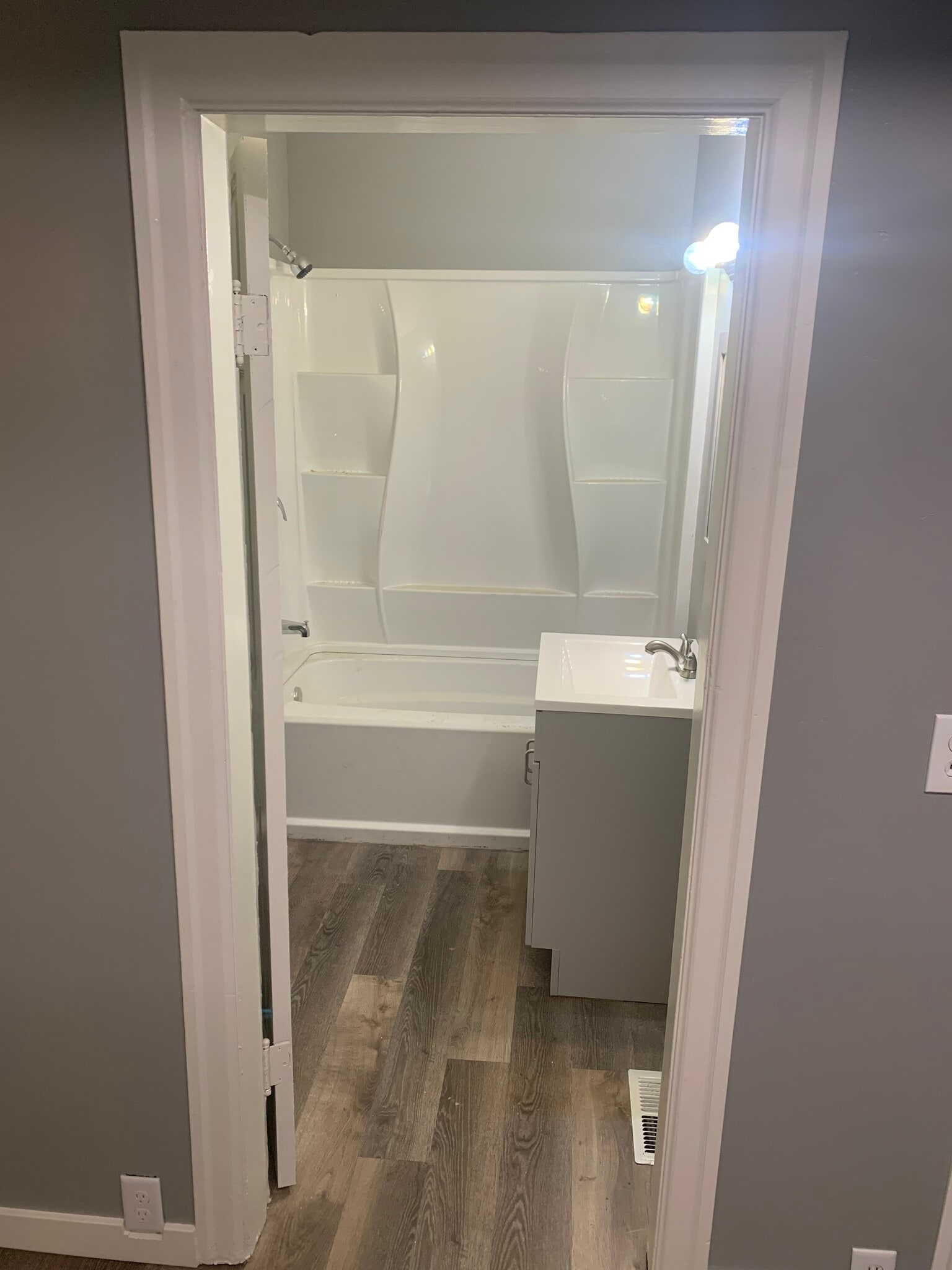 Bath 1 - 802 N 8th Ave