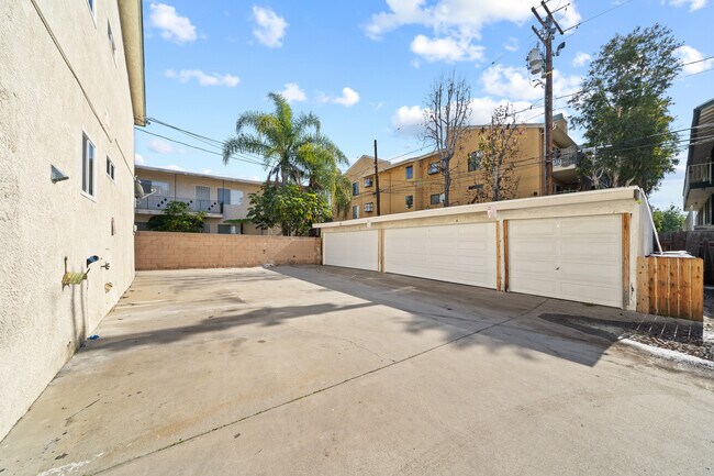 Building Photo - 3444 E Wilton St