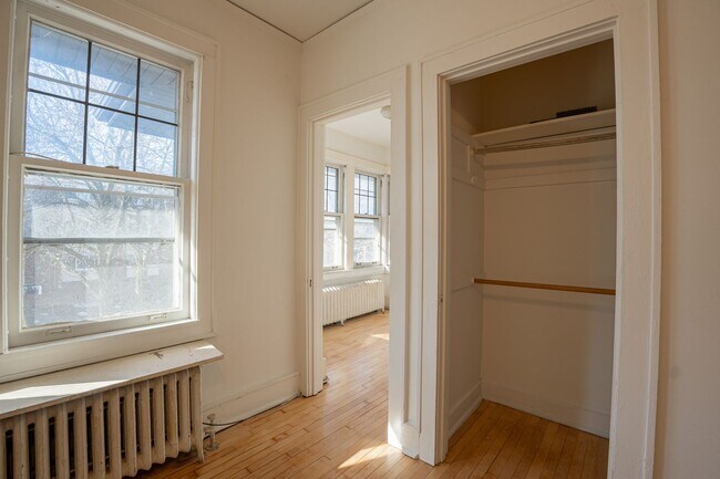 Building Photo - 2222 E Park Pl