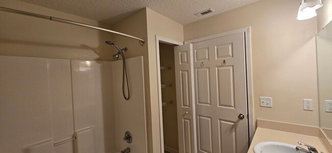 Building Photo - 2/2 Second Floor Condo in Willow Ridge