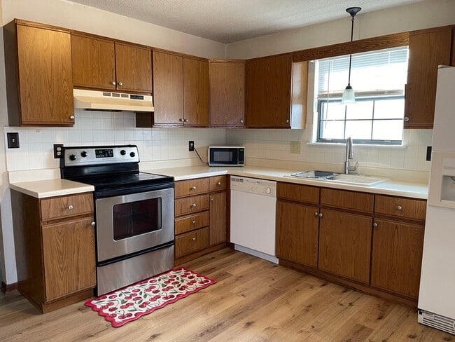 Building Photo - 8212 Spring Valley Rd