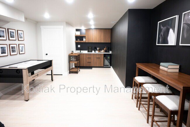Building Photo - 1364 Petunia Ct