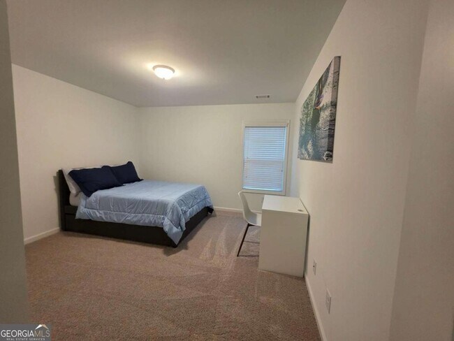 Building Photo - 5531 Garens Way