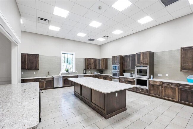 Building Photo - 17910 Waterville Pl