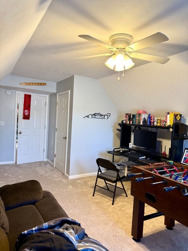 Building Photo - 4 Bedroom Near Summit School! Avail January 2026,  Monthly rent $1,980