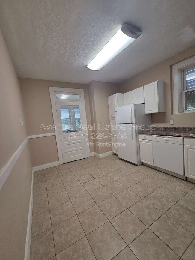 Building Photo - 4956 Holly Hills Ave
