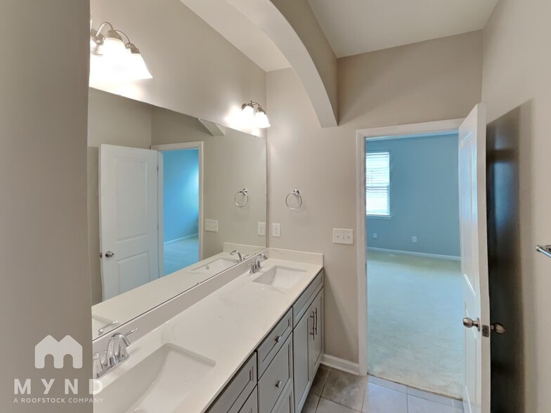 Building Photo - 11311 Savannah Creek Dr