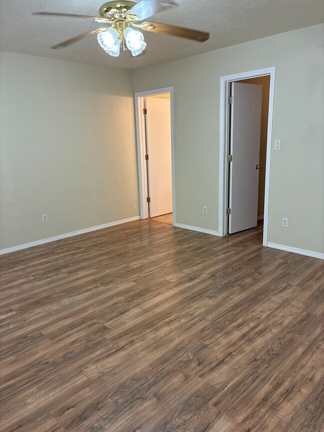 Building Photo - 6136 Rose Park Ave NW