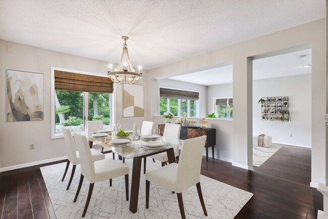 Dining area is located just off the kitchen - 1541 Hollybrook Rd