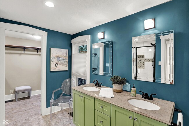 Building Photo - 140 N Main St