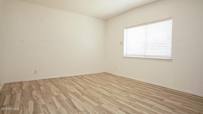 Building Photo - 9304 Lait Dr