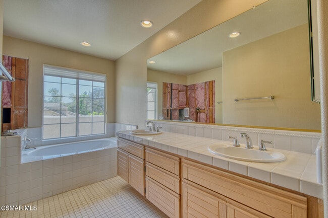 Building Photo - 1044 Cherry Creek Cir
