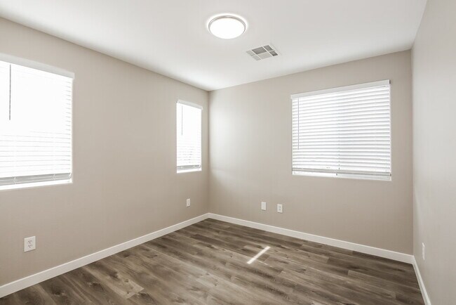 Building Photo - 9060 Starling Wing Pl