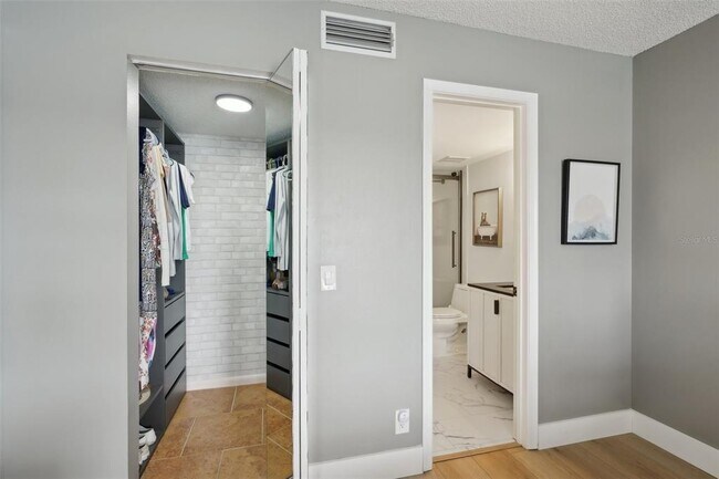 Building Photo - 6277 Bahia Del Mar Blvd S