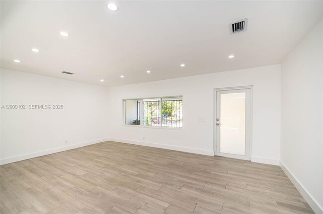 Building Photo - 330 SW 27th Rd