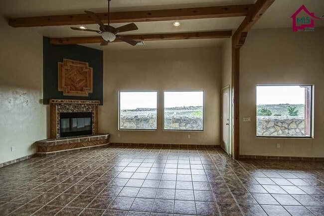 Building Photo - Great 3/2, Awesome Views, Spacious