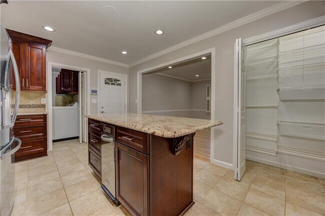 Building Photo - 1837 Chancery Ln