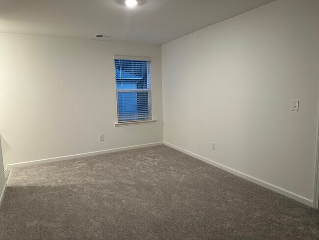 Building Photo - 721 Groover St