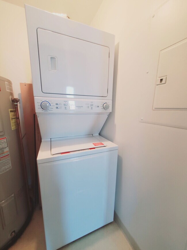 Building Photo - 9-11 Wall Street Apt #2, Norwalk, CT 06850...