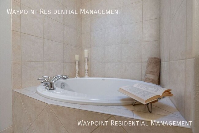 Building Photo - 4917 N Contour Way