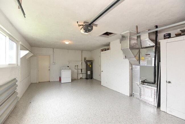 Building Photo - 124 Atwood Ln