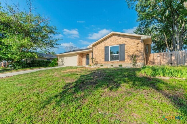 Building Photo - 4013 Valley View Dr