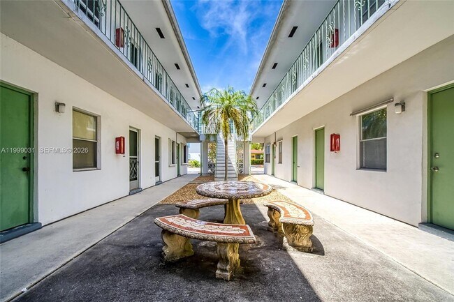 Building Photo - 1824 Monroe St